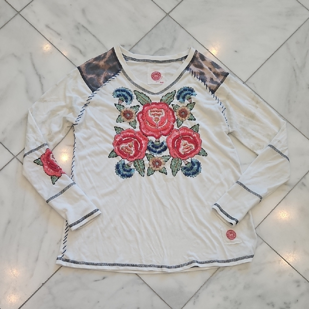 Double D Ranch Gray and White Graphic Long Sleeve Blouse